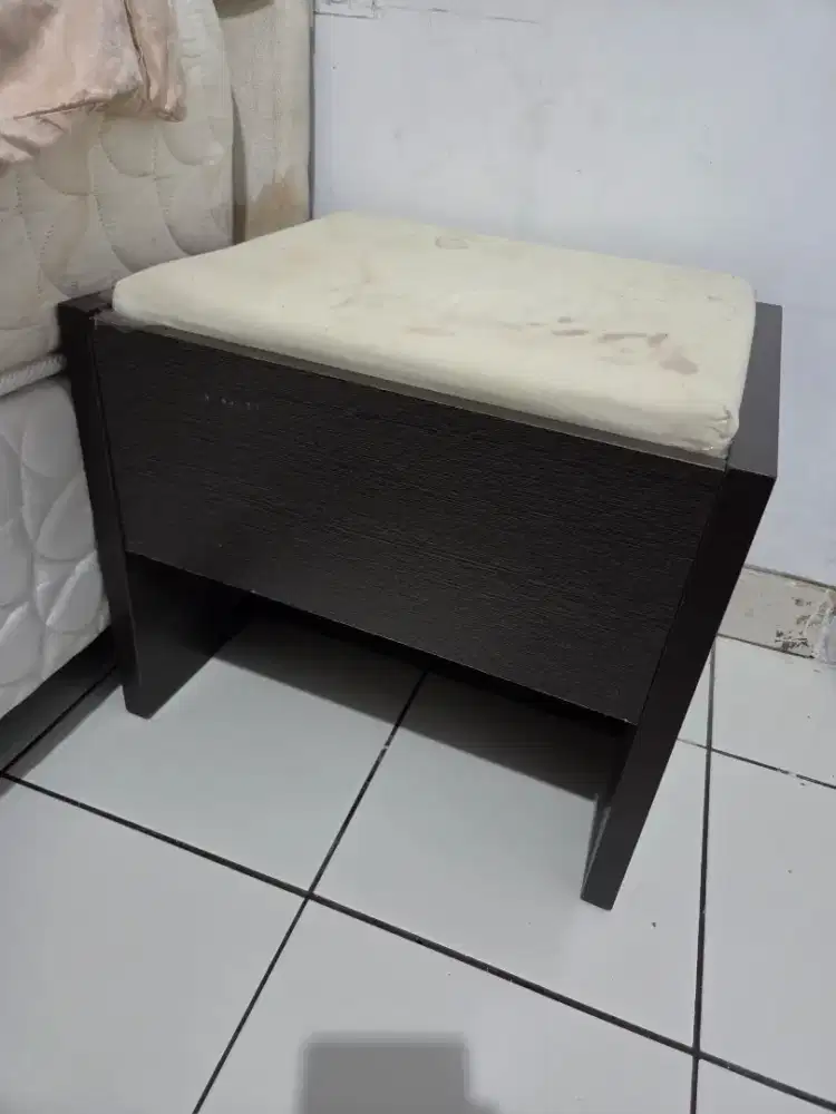 Kursi meja rias