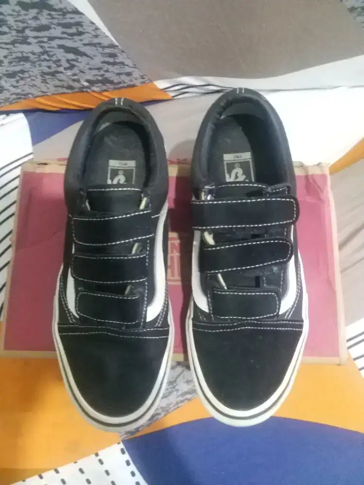 Jual sepatu vans velcro original size 40.5 ?
