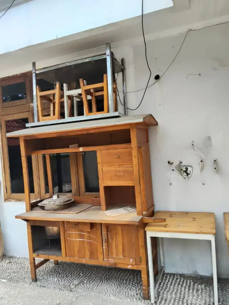 Perlengkapan Warung Bakmi kursi dan meja