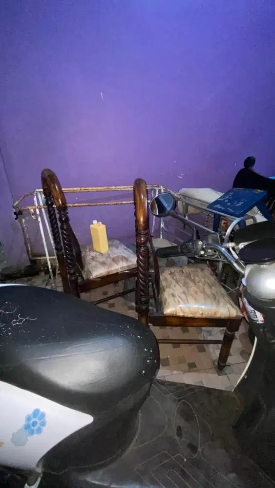 Meja dan bangku makan