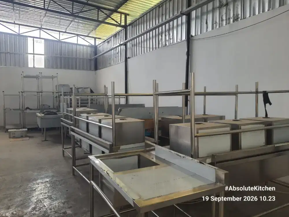 Meja dan rak stainless