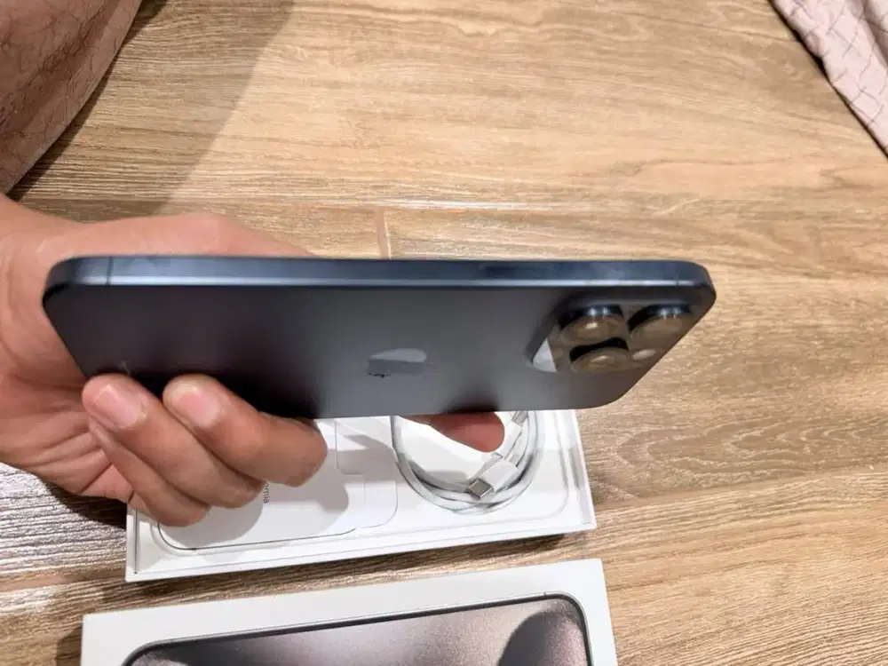 IPHONE 15 PRO MAX 256GB – KONDISI MULUS