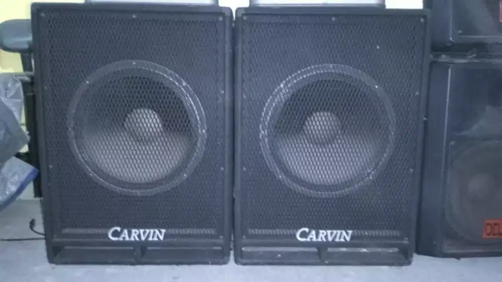 Sepasang Subwoofer aktif 18 inch Carvin sw1801A made in USA