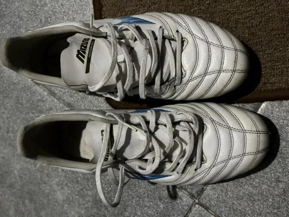 Sepatu Bola Mizuno