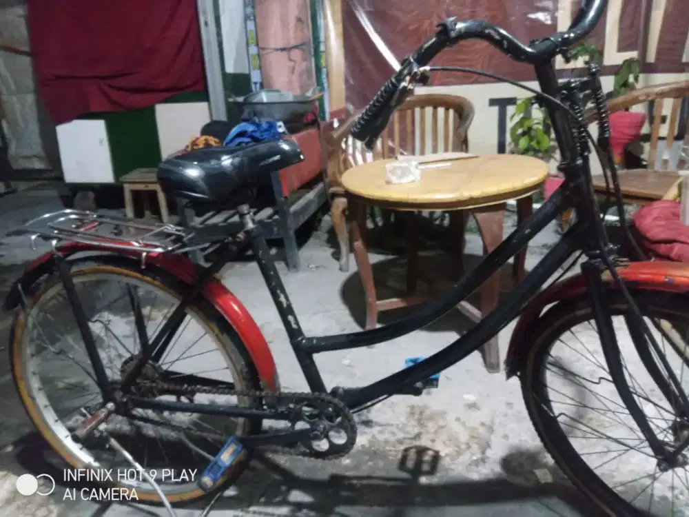 Sepeda jadul kondisi apa adanya