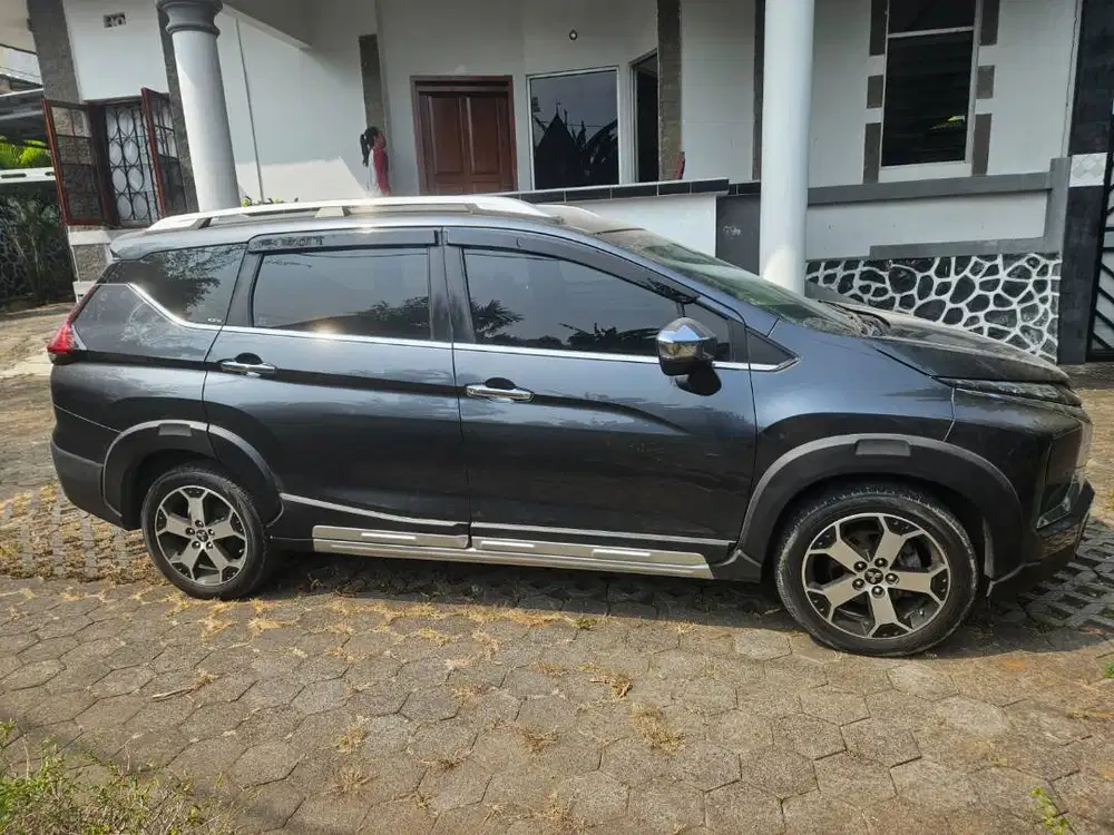 Mitsubishi Xpander Cross 2021 AT Abu-Abu