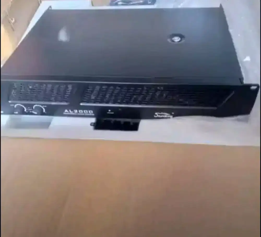 Pòwer amplifier Soundking AL2000 usa 1000 watt x 2@8 ohm