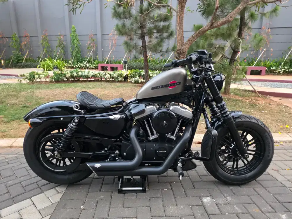 Harley Davidson 48 Sportster LOW KM!