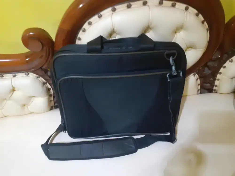 Tas untuk laptop besar