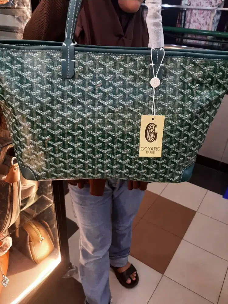Tas wanita ukuran sedang