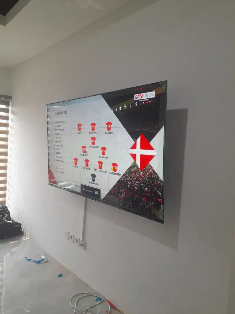 Pasang bracket tv plat tebal di dinding