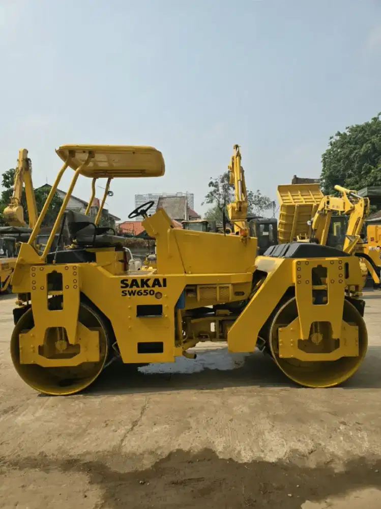 Tandem Roller Sakai SW650 Tahun 2026