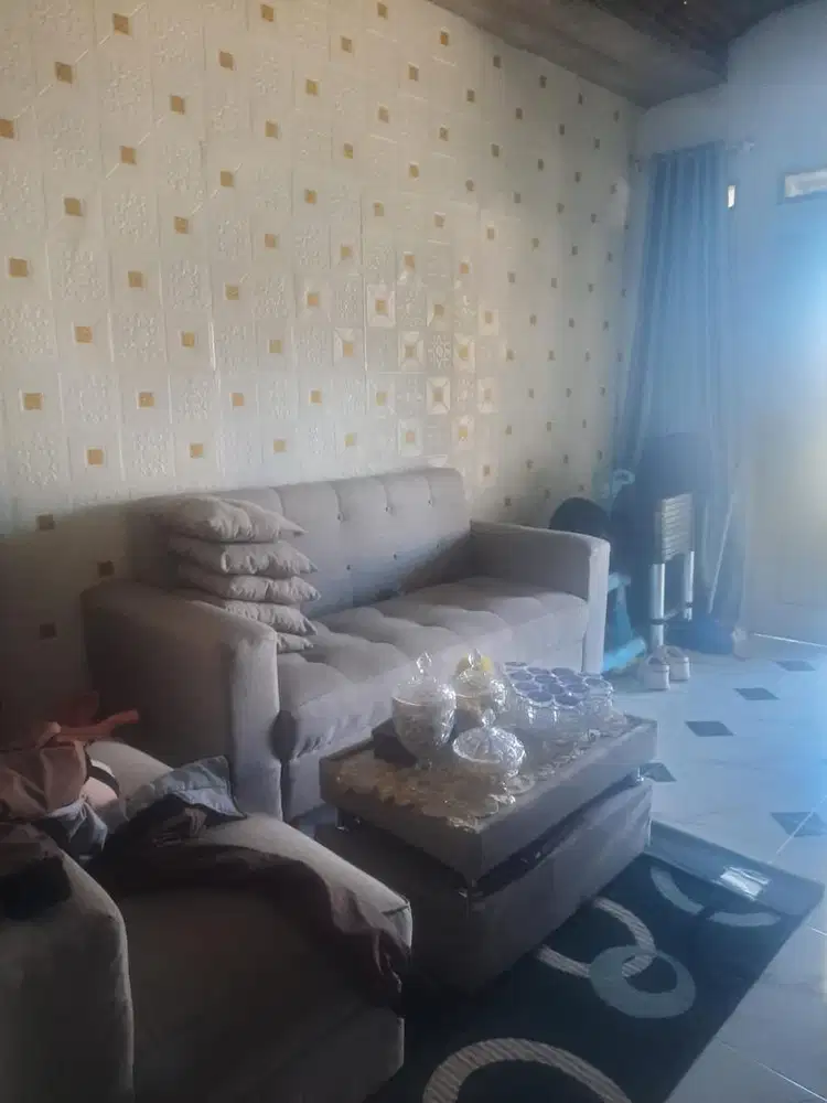 Sofa wrna cream kondisi masih oke banget djual cepat