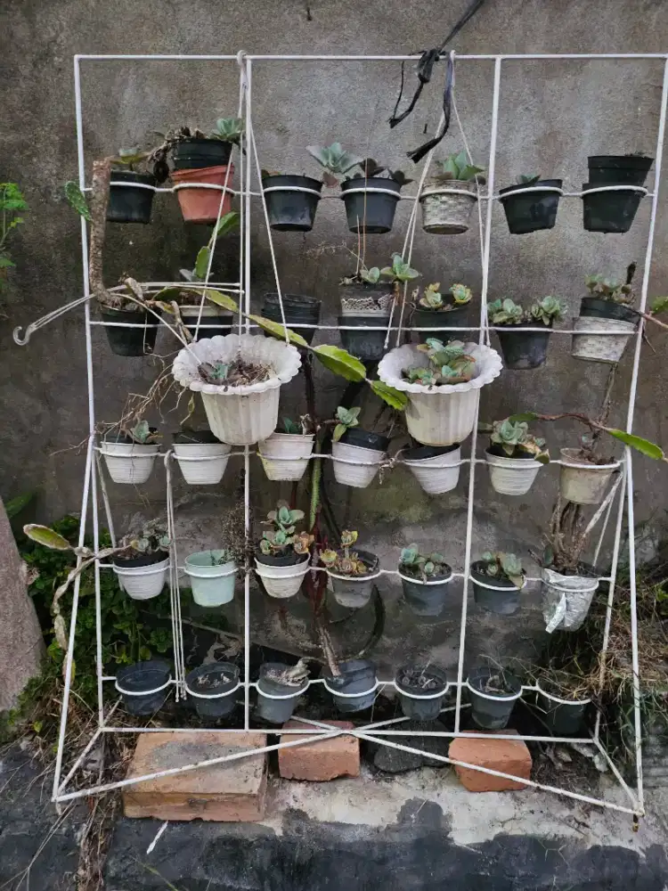 JYAL RAK BUNGA BESI ADA 35 LOBANG POT