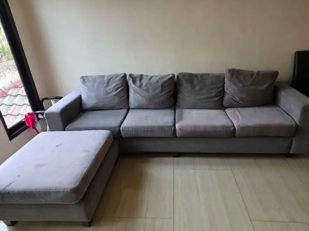 Sofa informa besar empuk masi kokoh hanya perlu ganti sarung