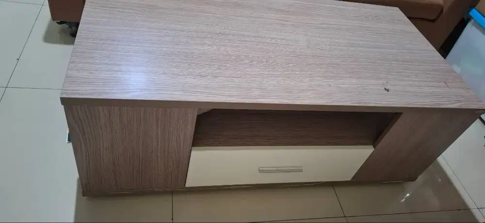 Jual MEJA TAMU / COFFEE TABLE INFORMA Original - Kondisi Mulus!