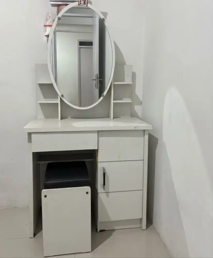 Meja rias miror oval