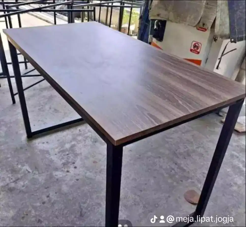 Meja permanen hpl