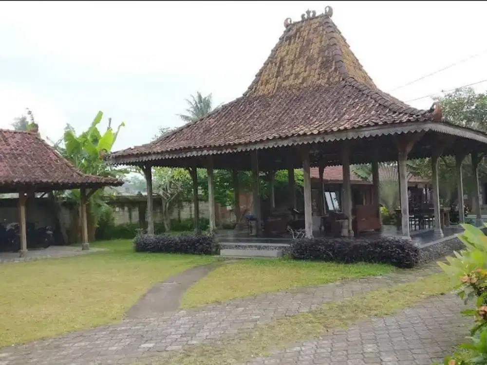 Villa Joglo Mewah Etnik dengan Kolam Renang di Maguwoharjo Sleman