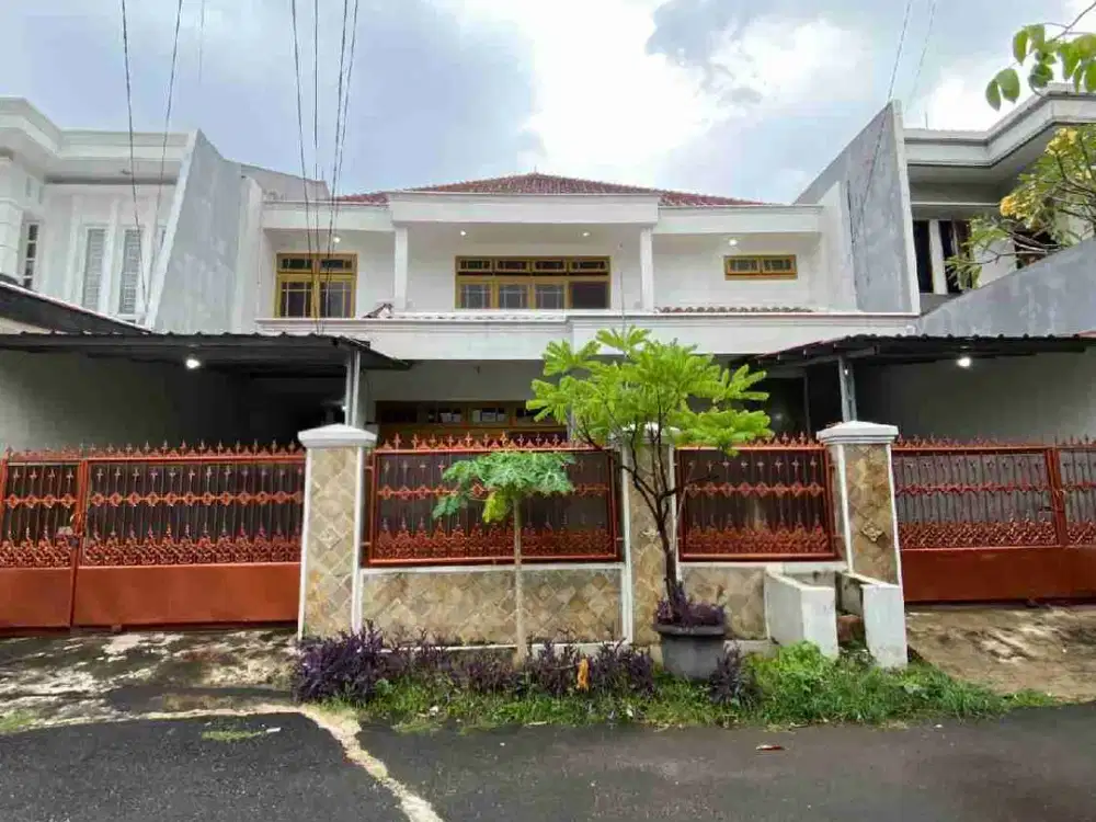 Rumah Bagus Tanah Luas Dalam Komplek Strategis
