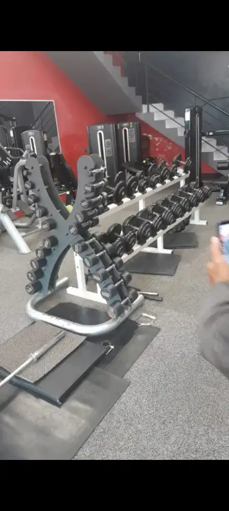 Di jual yg mau buka gym