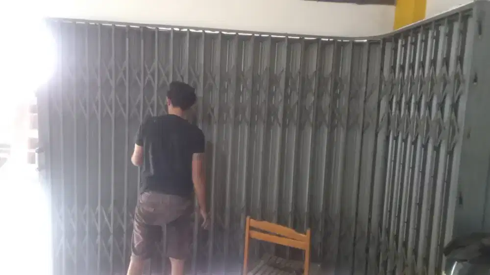 Tukang service rolling door folding gate murah area taman sari
