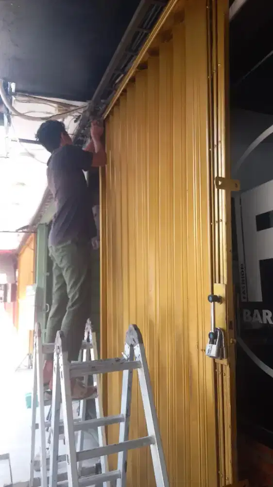 Tukang service rolling door folding gate area palmerah