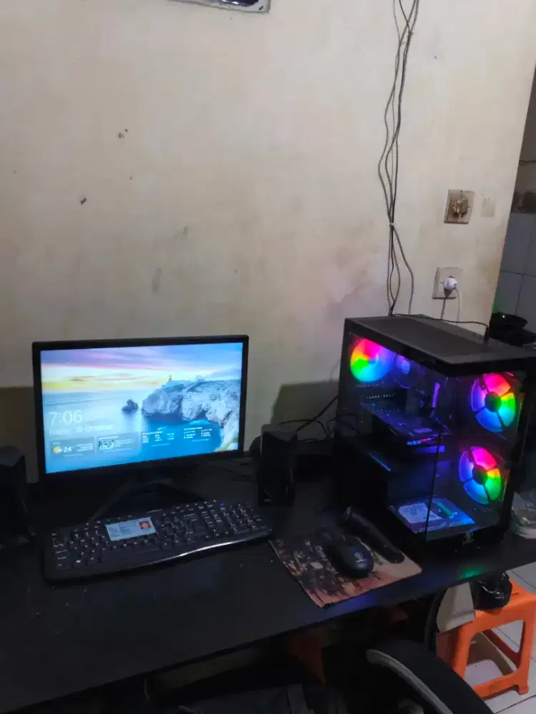 KOMPUTER PC MONITOR GAMING PLUS KURSI GAMING GTPLAYER DAN MEJA KOMPUTE