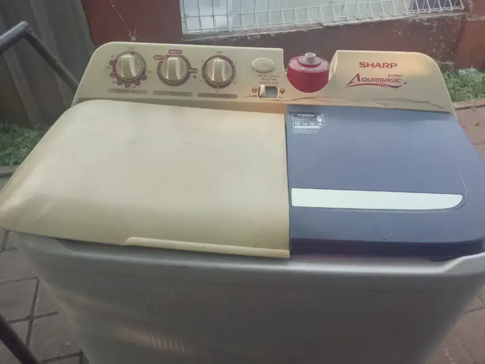 Dijual mesin cuci merek sharp 9.5 kilo petutup penyuci bukan aslinya