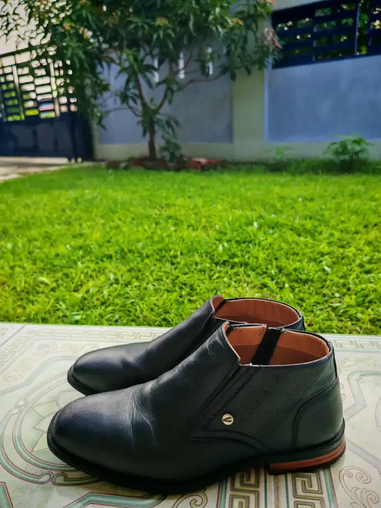 Sepatu boots pantofel hitam camel active
