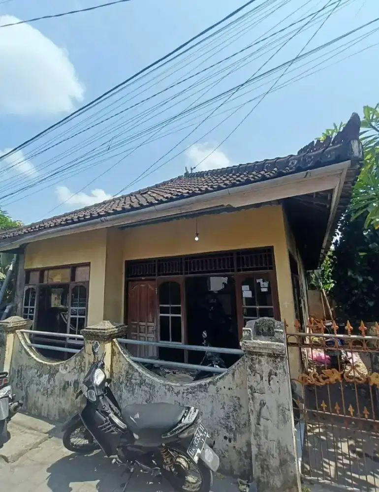 Jual tanah 200 m2 isi bangunan rumah di Jl Nangka Selatan Denpasar