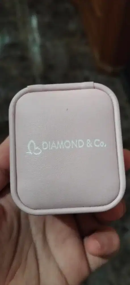 Kotak cincin ada 5 buah