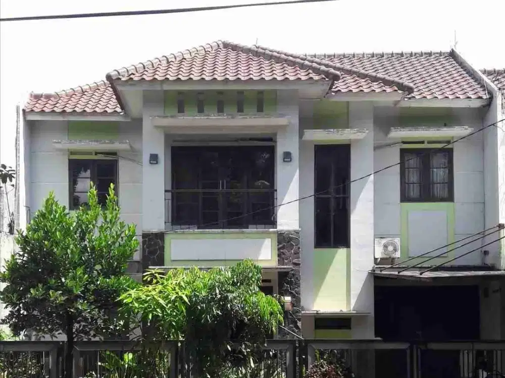 Dijual rumah 2 lantai cantik dimulut tol Sentul Nanggewer Cibinong