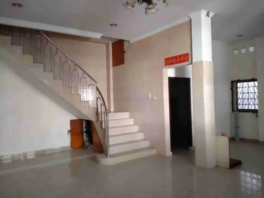 Di jual cepat rmh Jelambar 3 lantai jakarta barat