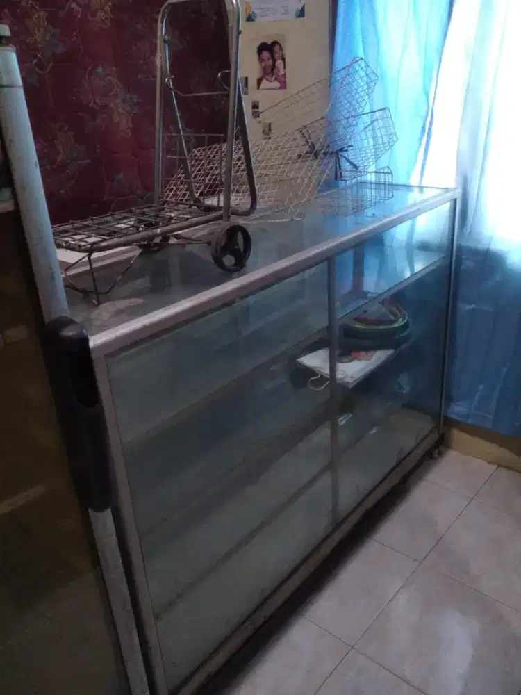 DIJUAL ETALASE KACA UK 150