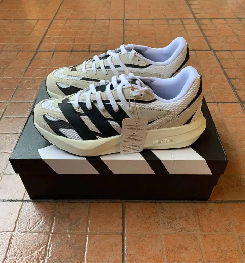 Adidas Lightblaze Black White Grey Size US 9 / Euro 42.5 BNIB