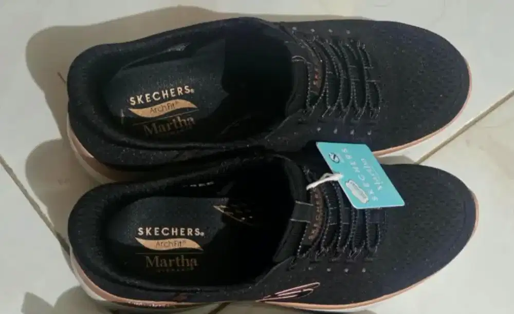 Sepatu SKECHERS
