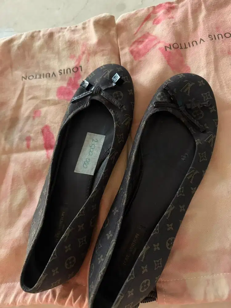 Sepatu brand wanita Louis Vuitton & Prada