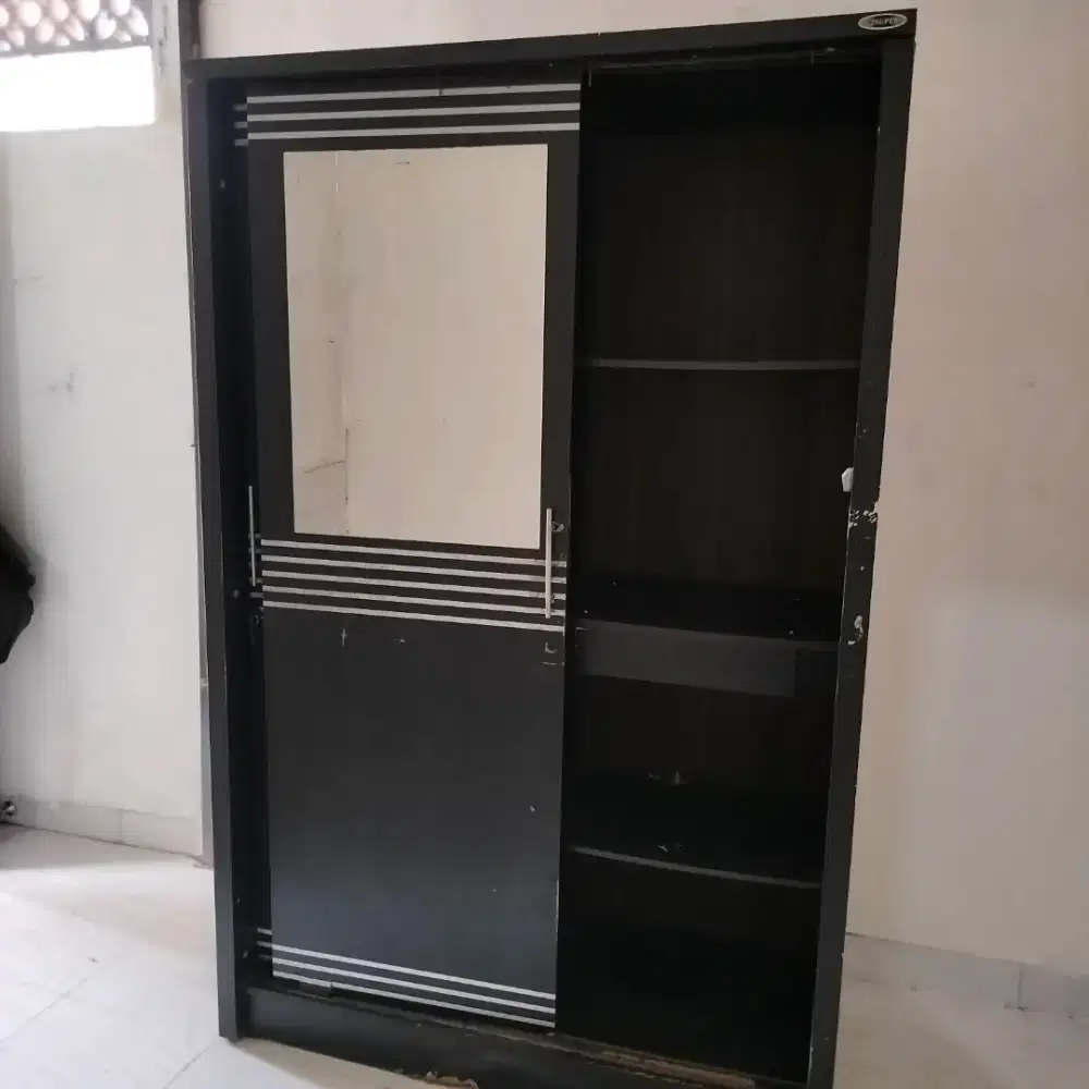 Lemari pakaian masih bagus