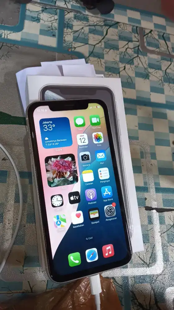 Iphone XR 128gb esk inter xl dan axis selamanya BH98%