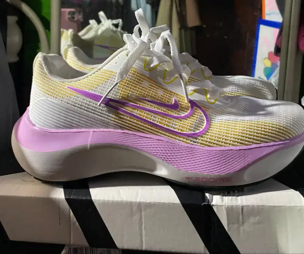 Sepatu olahraga