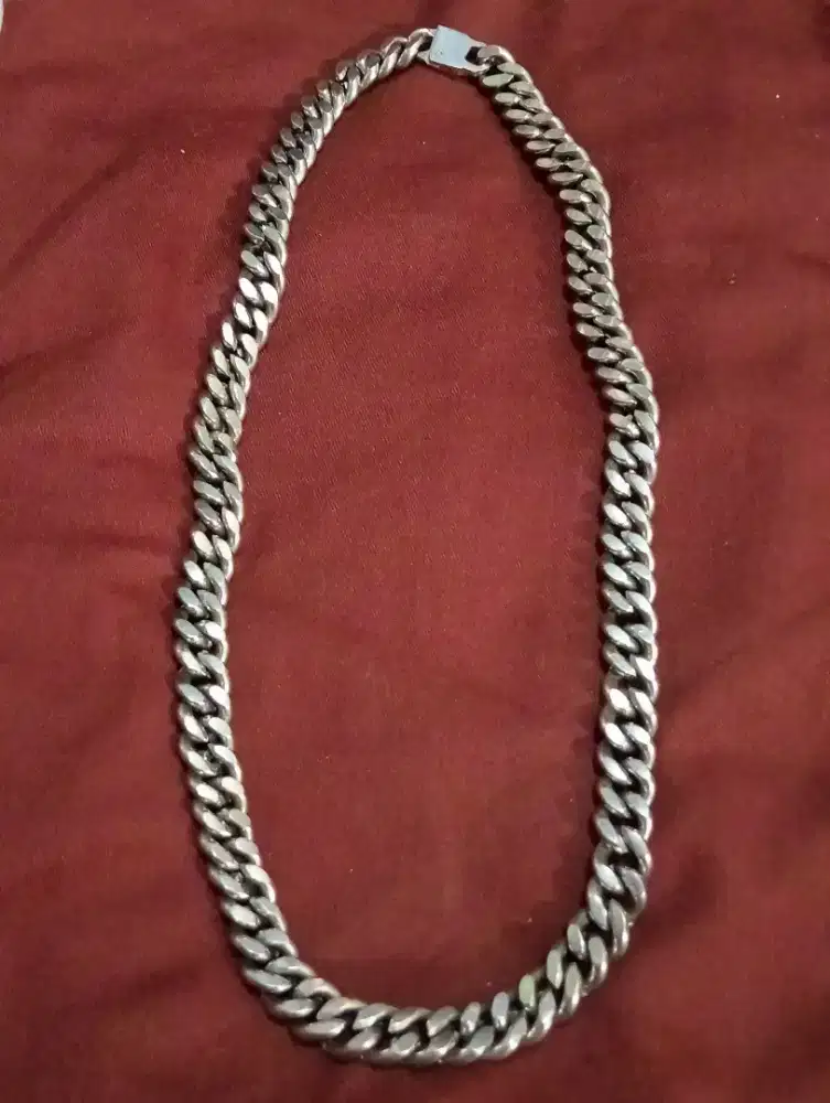 Kalung Bahan Baja putih