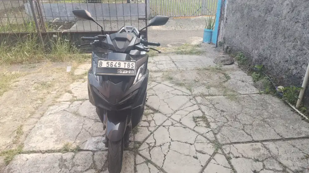 Vario 160 - hitam