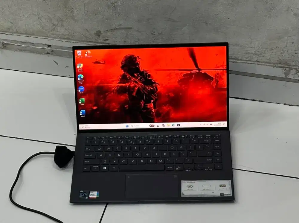 Minus sambil cas Asus Zenbook UX435EAL core i5 gen 11 ram 8gb/256gb