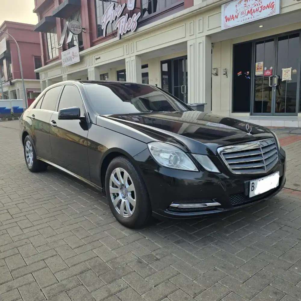 Mercedez benz mercy e250 cgi 2012 hitam