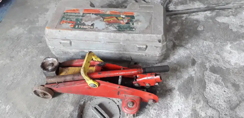 Dongkrak mobil 2 ton