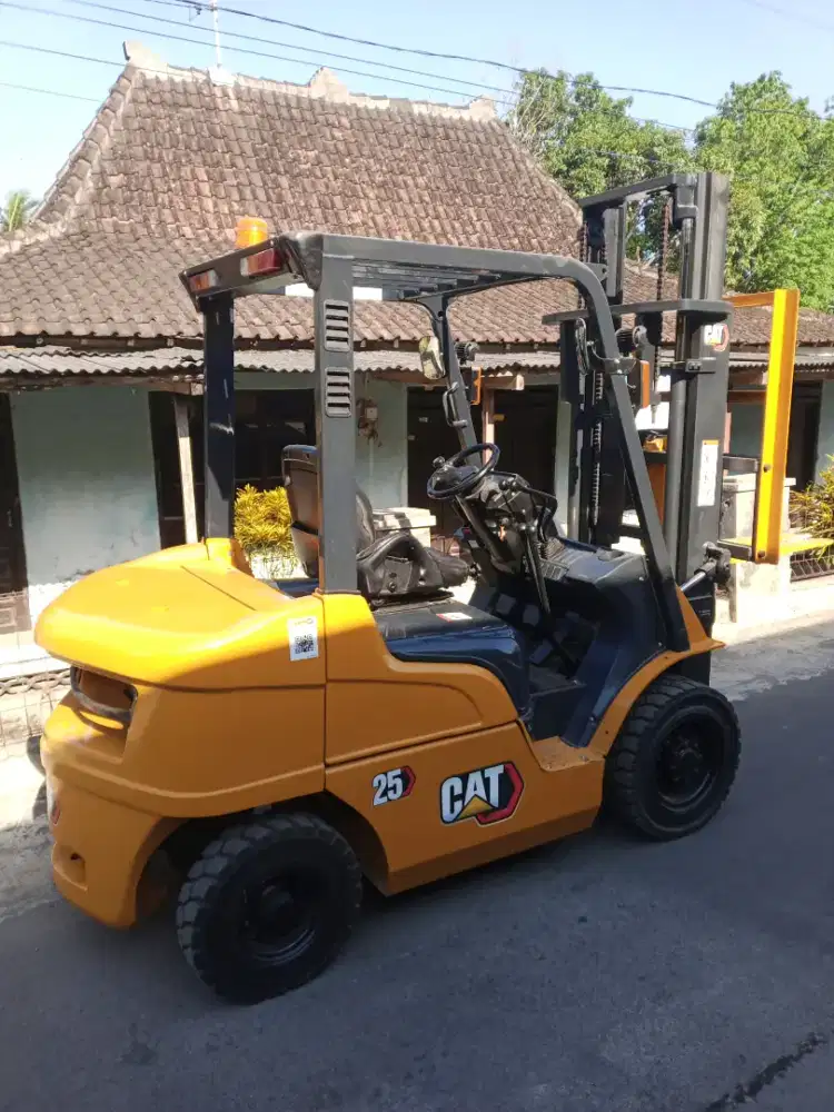 Forklift 2,5 ton Caterpillar 2021