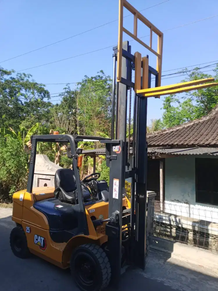 Forklift 2,5 Ton Caterpillar 2021 barang Istimewa
