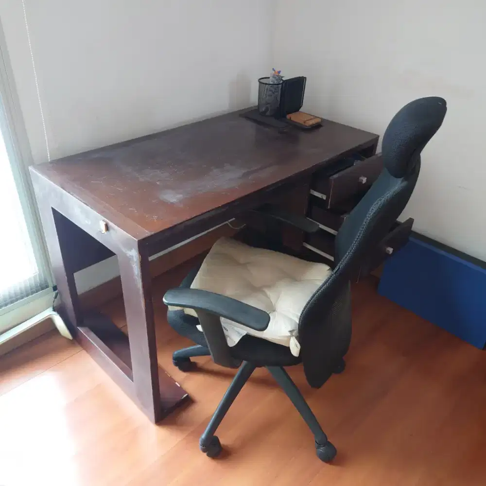 Meja Kerja Kayu Solid Minimalis