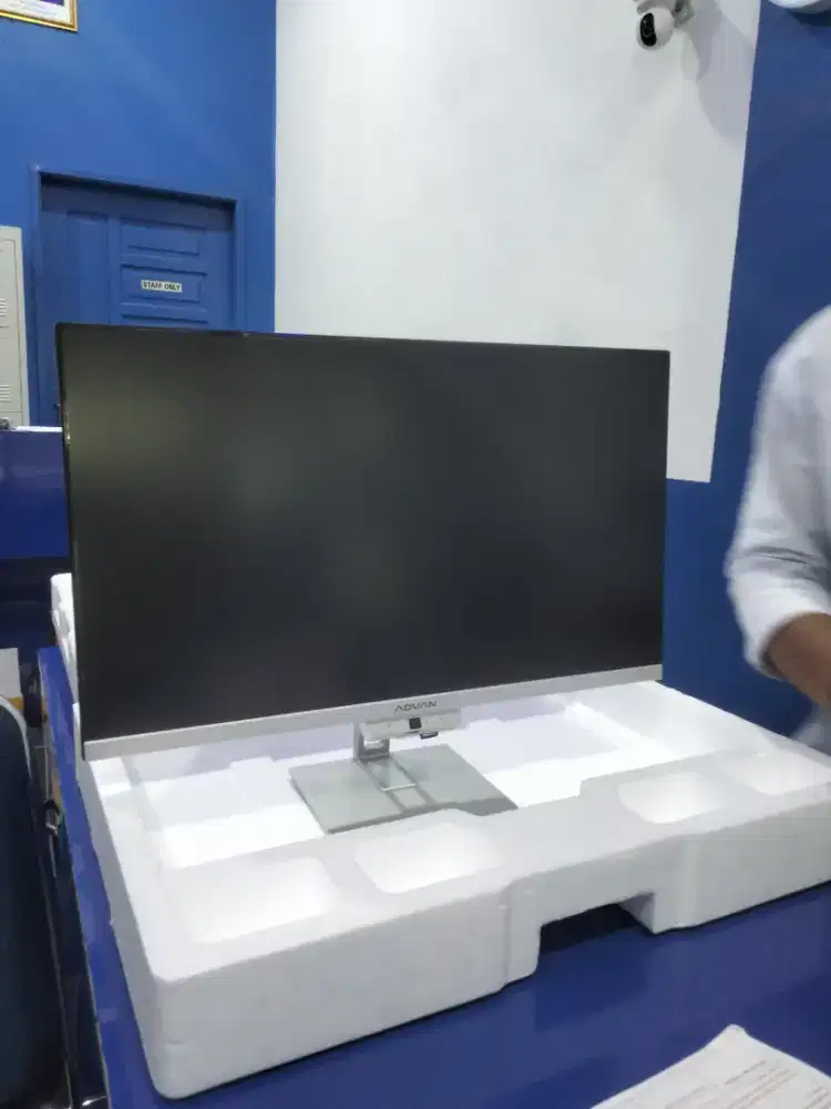 Aio Advan 24 inch /All in one pc N100